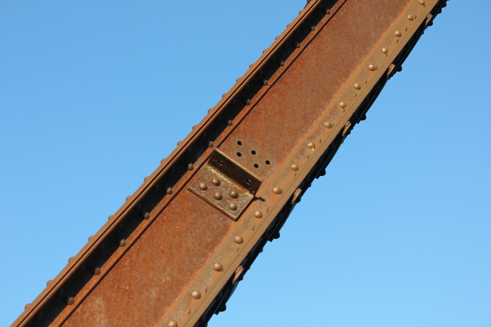Empty hanger, Whipple span